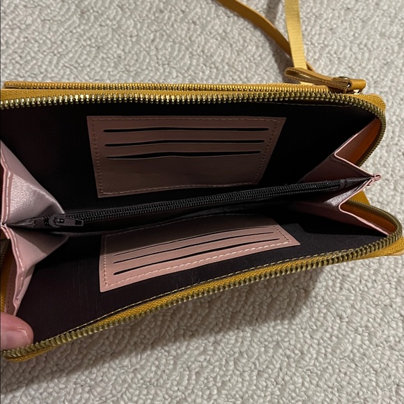 Yellow Phone Touchscreen Wallet Case - Picture 5 of 9